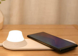 Xiaomi Yeelight 10W Qi-Ladestation mit abnehmbarem Nachtlicht