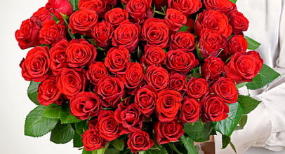 123Blumenversand – 60 rote Valentinstags-Rosen im Bund für 36,99€!