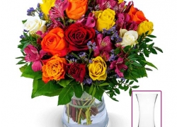 Rosenstrauß Farbwunder (über 40 Blüten) inkl. Vase für 24,98€