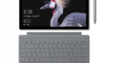 Microsoft Surface Pro 12,3″ (2in1: Core m3 4GB/128GB SSD Win10 LJJ-00004) + TC Platin in Grau für 499€ (statt 619€)