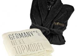 GNTM Germanys next Topmodel Bademantel schwarz + Kuscheldecke 150×200 pearl für 27,99€ inkl. Versand!