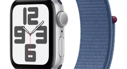 Apple Watch SE 2023 Sport Loop 40 mm Aluminium GPS silber/winterblau für 206,91€ inkl. Versand!