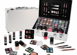 Schminkkoffer Set Profi Qualität 51-teilig im Alukoffer für 15,99€ inkl. Versand