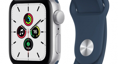 Apple Watch SE Sportarmband 40mm Aluminium GPS Smartwatch silber/abyssblau für 215,91€ inkl. Versand!