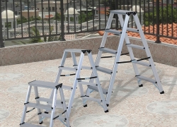 HOMCOM Alu Trittleiter für 24,95€