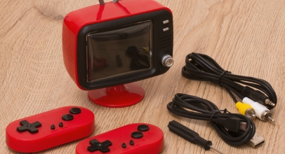 ORB Retro Konsole Mini TV (rot) mit 2 Funk-Controller mit 300x 8-Bit Spiel für 36,-€ inkl. Versand!