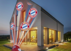 FC BAYERN MÜNCHEN Projektor LED-Motivstrahler – Projiziert das FC BAYERN MÜNCHEN-Logo – Für innen & außen für 27,99€ inkl. Versand!