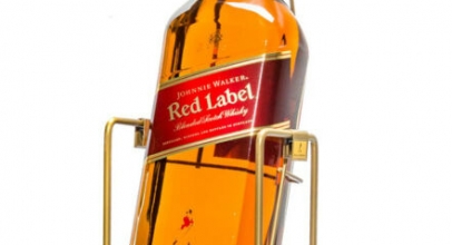 Johnnie Walker Red Label Blended Whisky/40 % Vol./3,0 L in Metallhalterung für 55,01€ inkl. Versand!